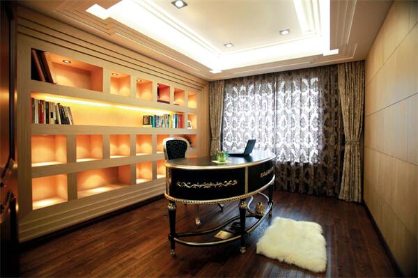 近江都區(qū)老城區(qū)商場(chǎng)，93平兩室，配套齊全，出租